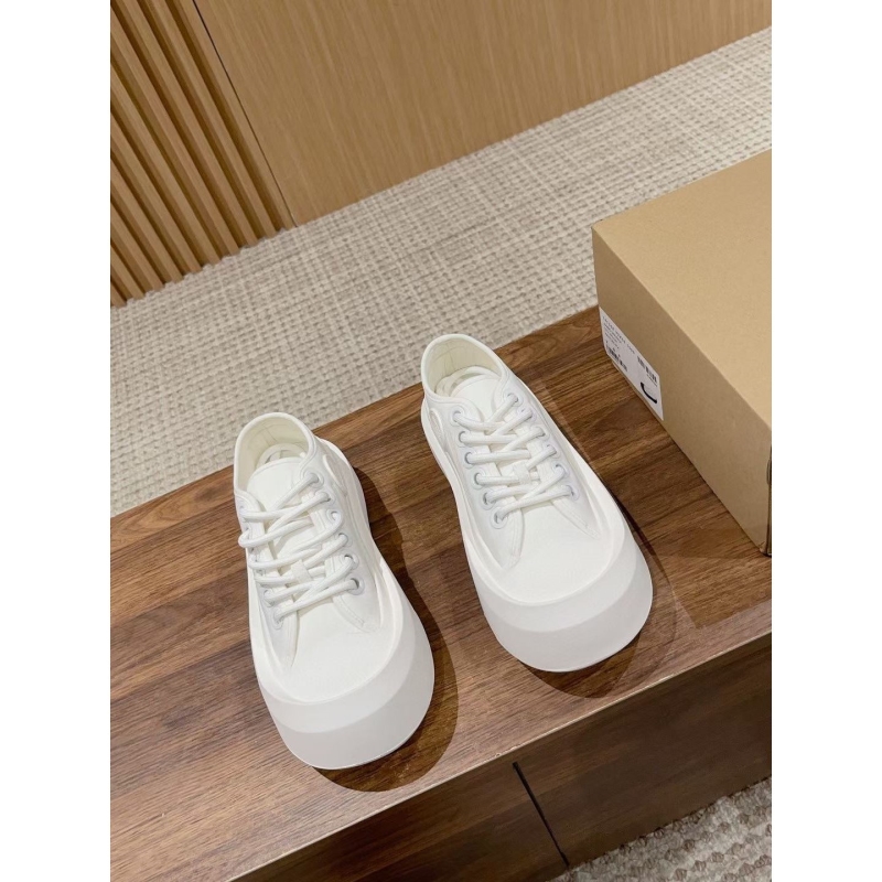 G*u*i casual shoes